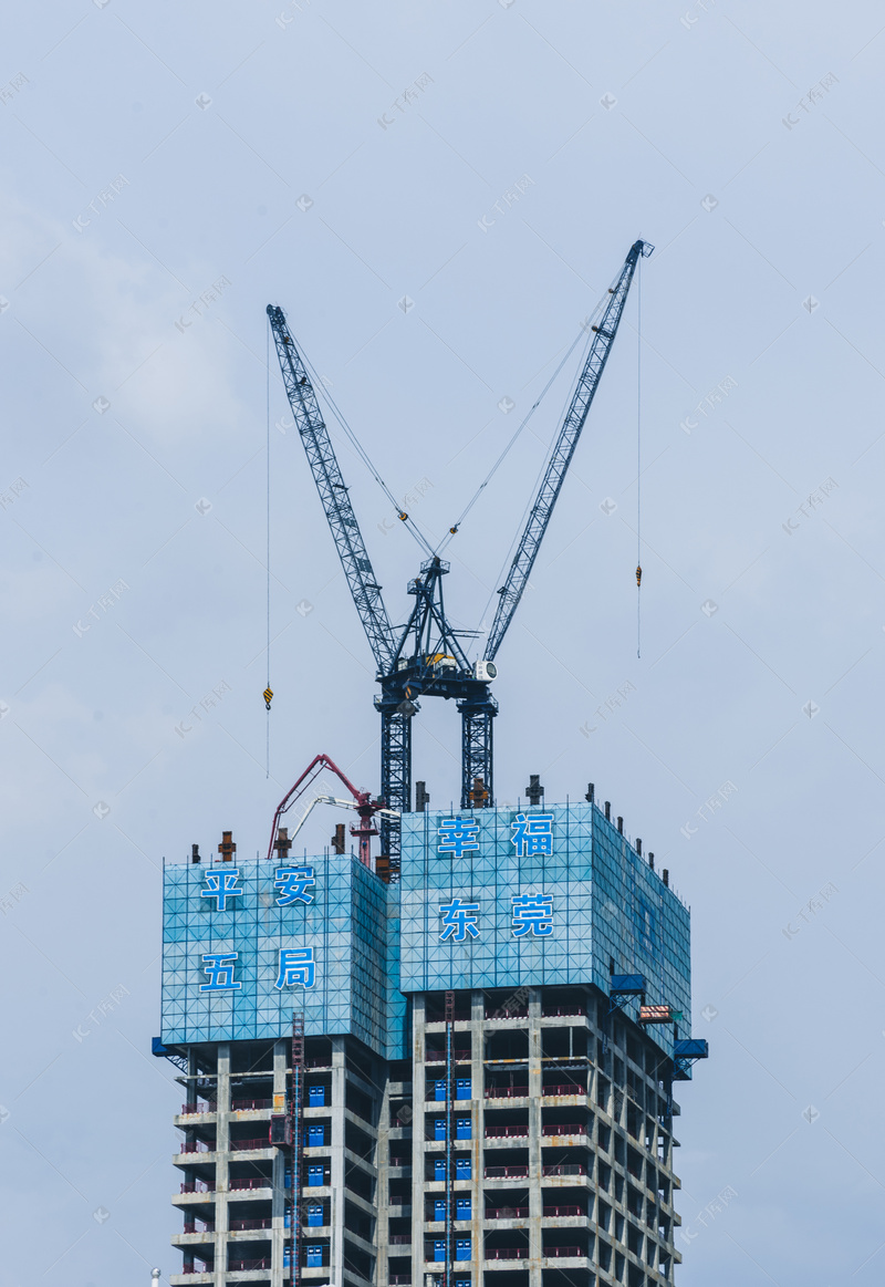 高层塔吊摄影图