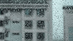 雨滴和窗摄影图
