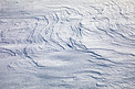 风吹雪层纹理摄影图