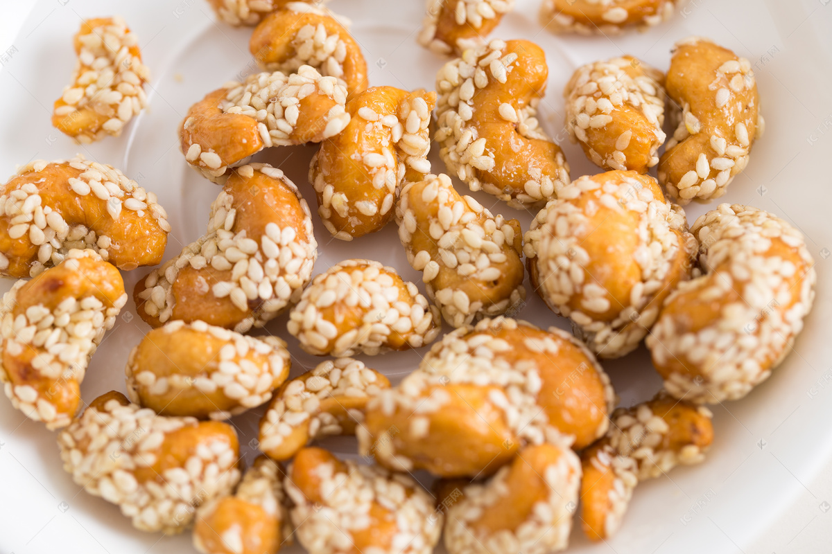 摄影图白芝麻腰果小零食