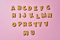 饼干拼音字母摄影图