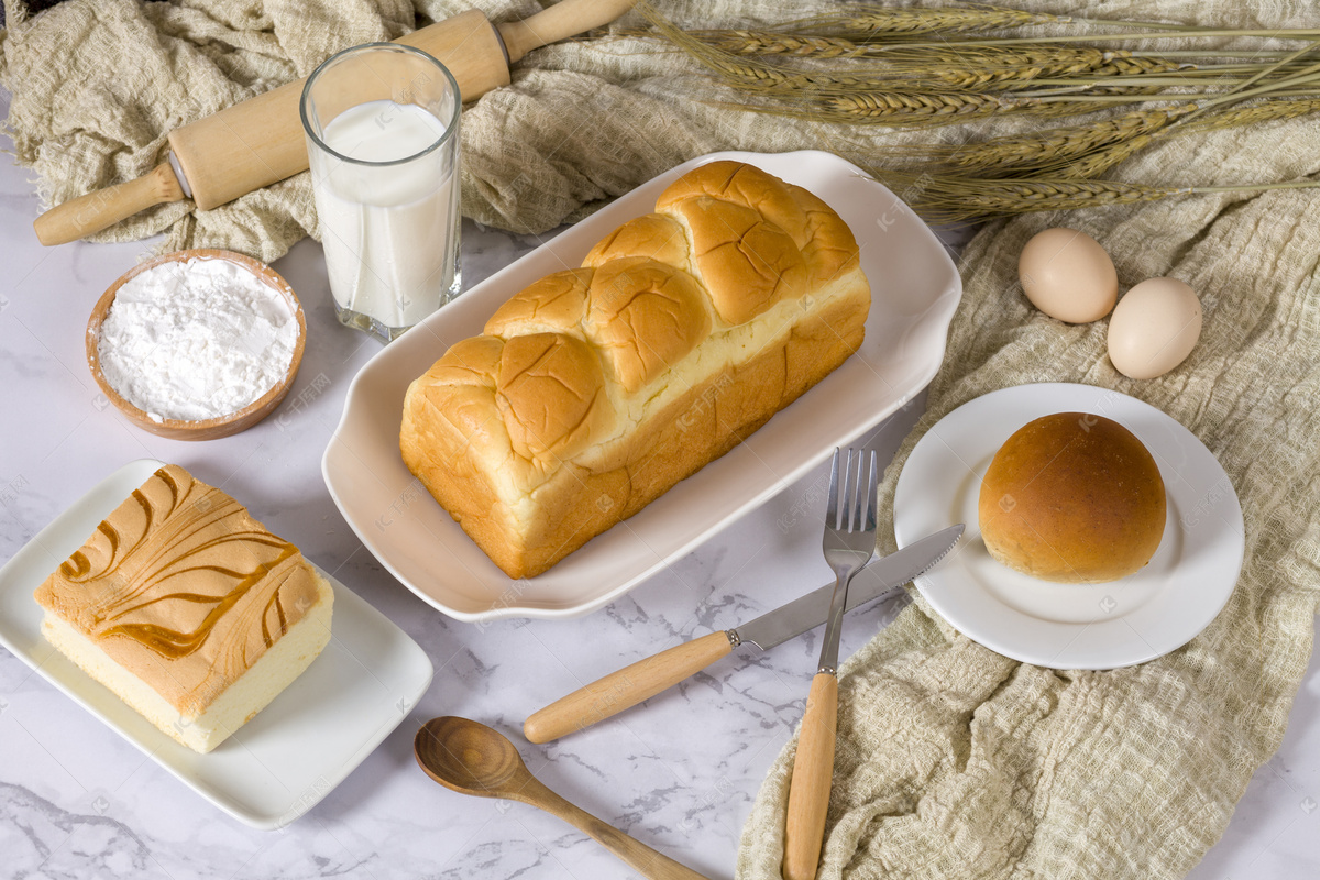 牛奶与牛角面包的早餐图片 - 免费可商用图片 - CC0素材网
