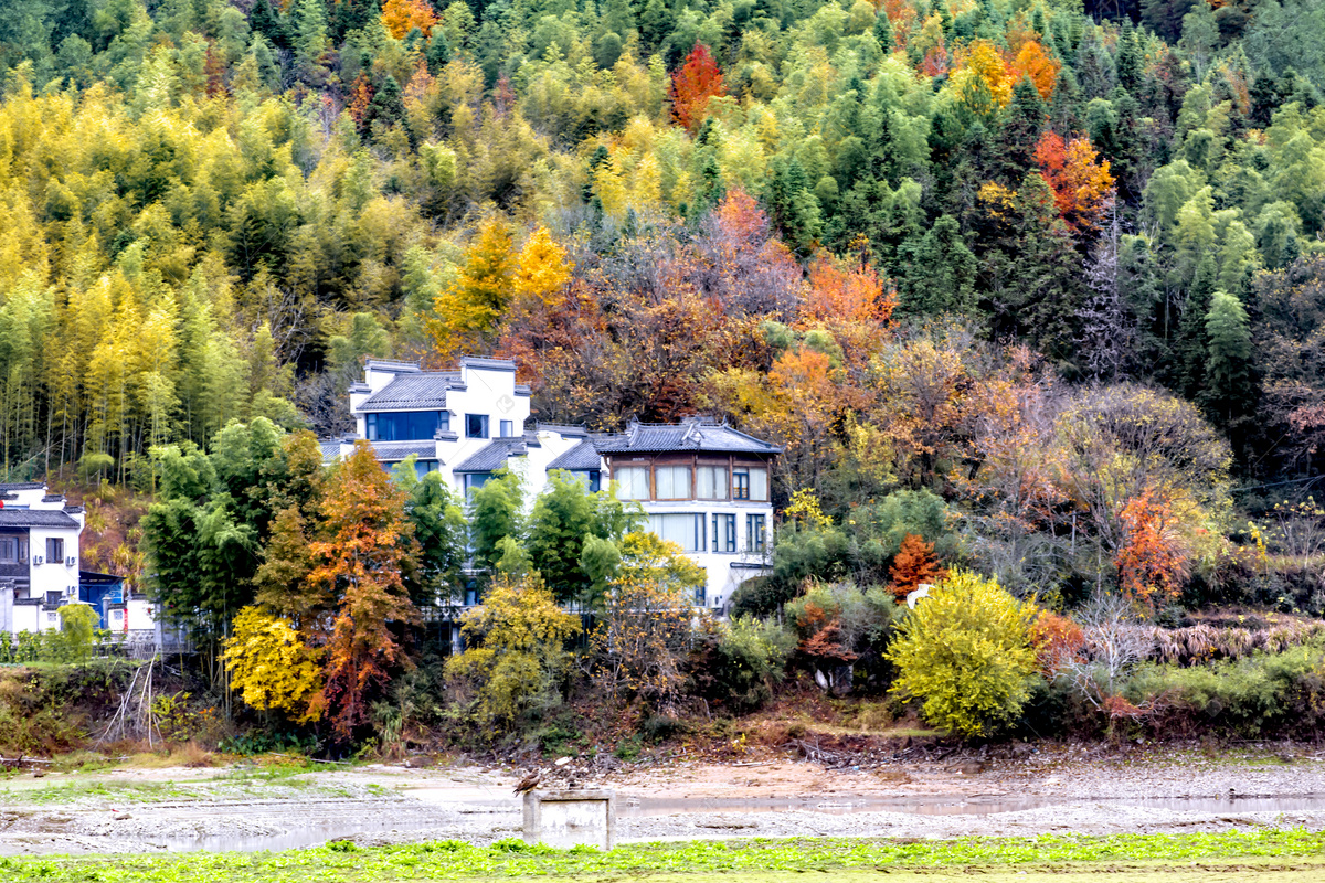秋天高山上小屋风景桌面壁纸-壁纸图片大全