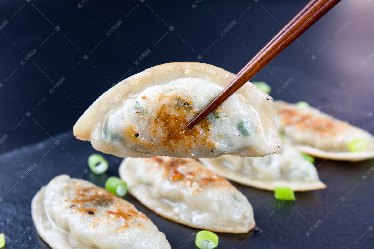 煎饺掌握这3个小技巧，做出的煎饺外酥里嫩，比水饺都好吃