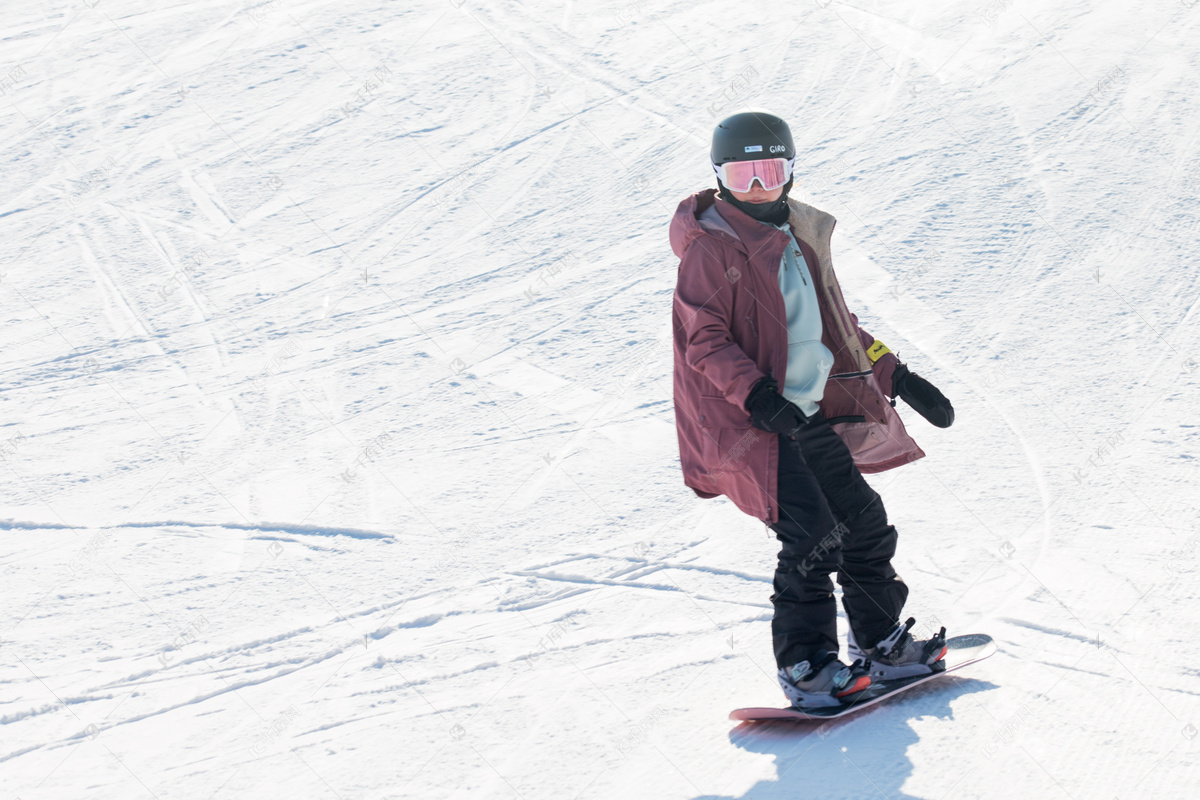 小孩子冬季滑雪玩雪矢量图片免费下载 - 觅知网