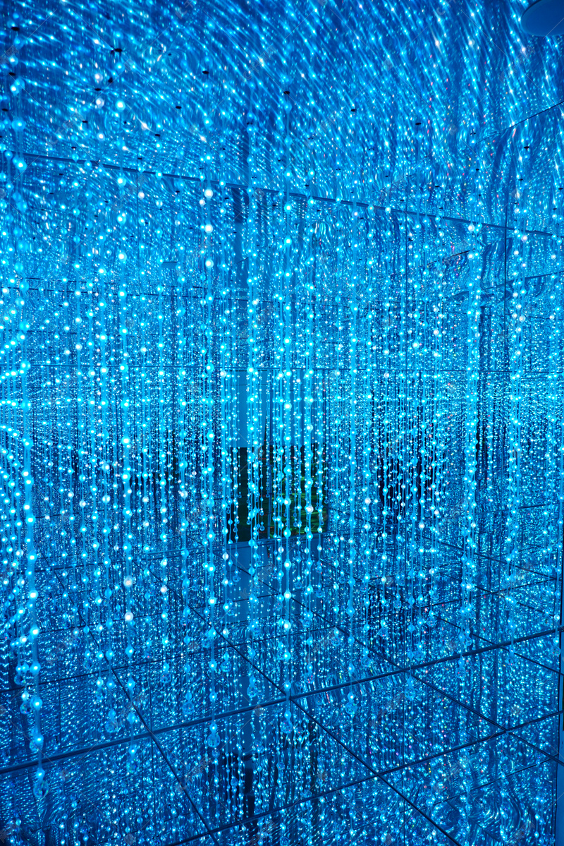 蓝色迷幻灯光摄影图