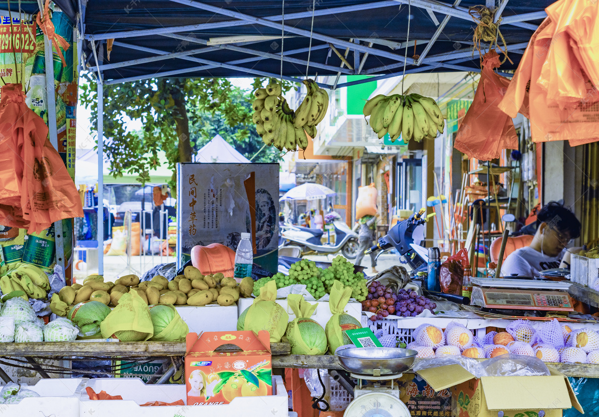 厦门鼓浪屿_2010.10_岛上的生意人_卖椰子.jpg | 鼓浪屿上许多卖椰子的，但是这位师傅告诉我们，其实厦门不产椰… | Flickr
