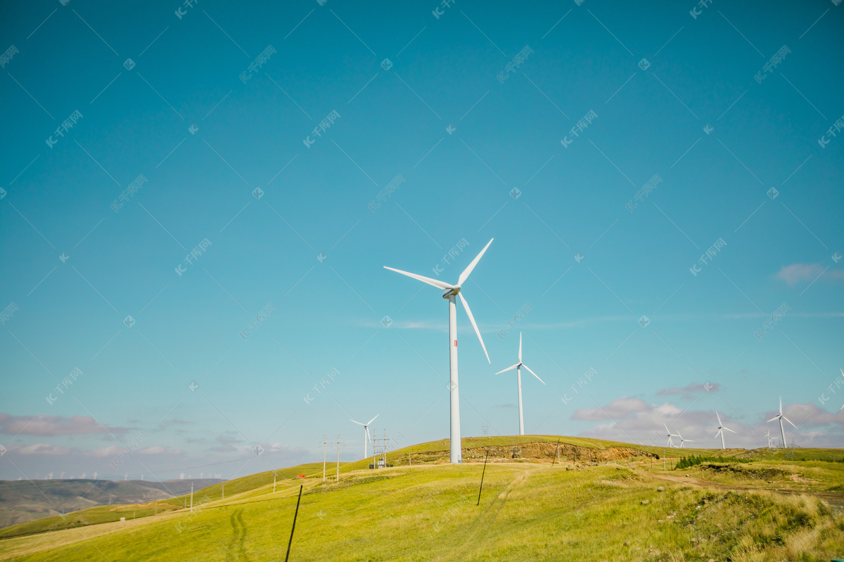 草原上的风力发电风车 - 免费可商用图片 - CC0素材网