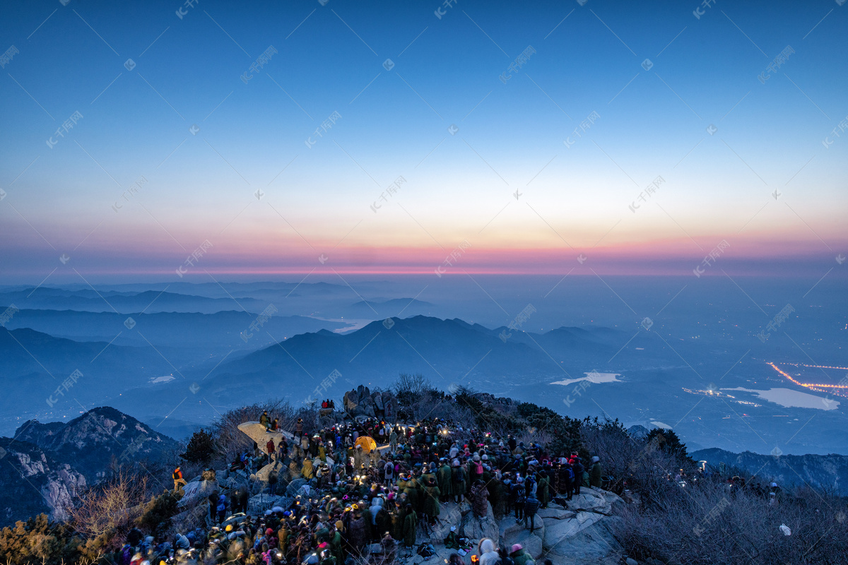 东岳泰山，雄伟壮丽，泰山日出，是泰山最壮观的奇景之一-搜狐大视野-搜狐新闻