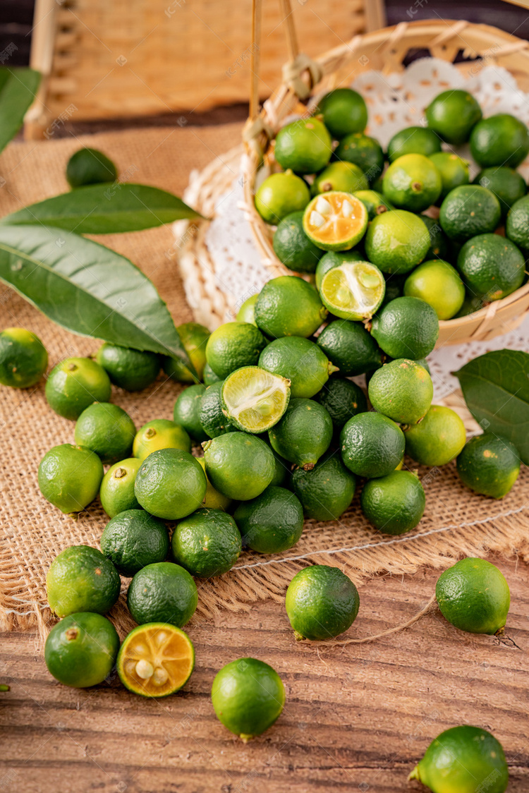 新鲜小青柠水果