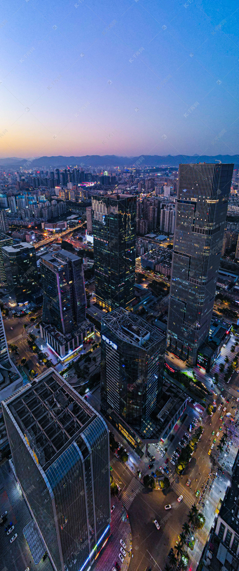 夕阳下的福州金融街魔天大楼全景