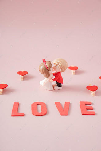 14甜蜜告白情侣摄影图配图