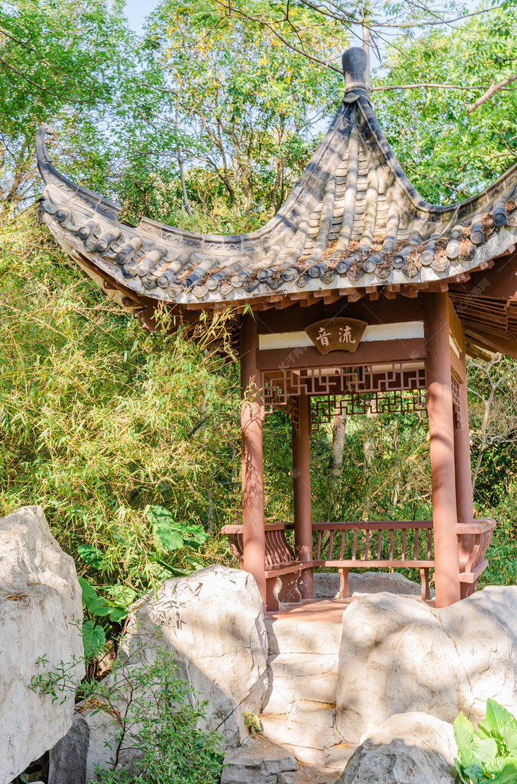 夏日午后中式亭楼古建筑景观摄影图配图
