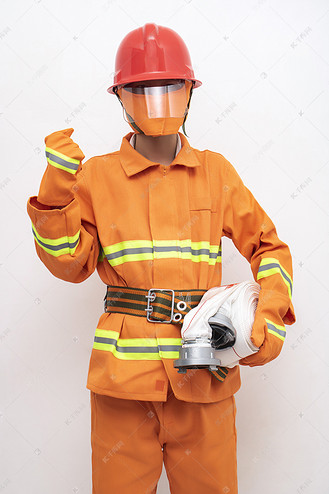 救火支援白天消防员加油手势室内姿势摆拍摄影图配图