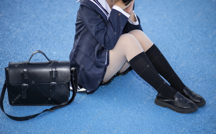 jk女子下午女孩地上无摄影图配图