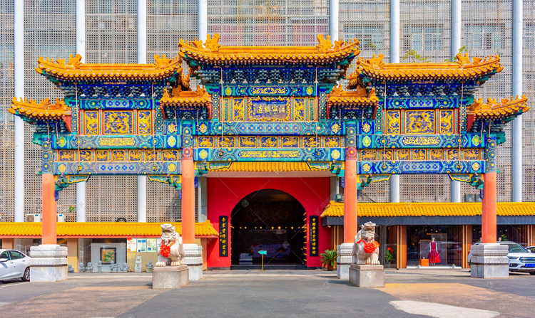 南京云锦博物馆正门雄伟高大的牌楼摄影图配图