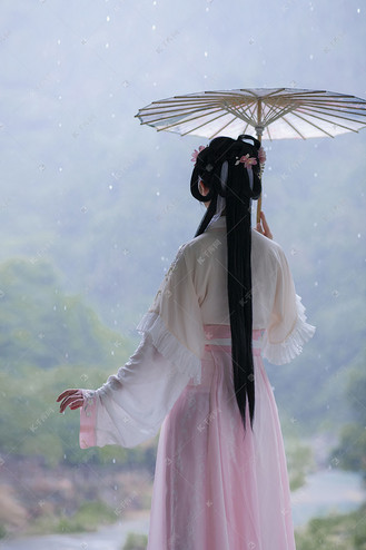 古装女子背影下午女子山里山里摄影图配图
