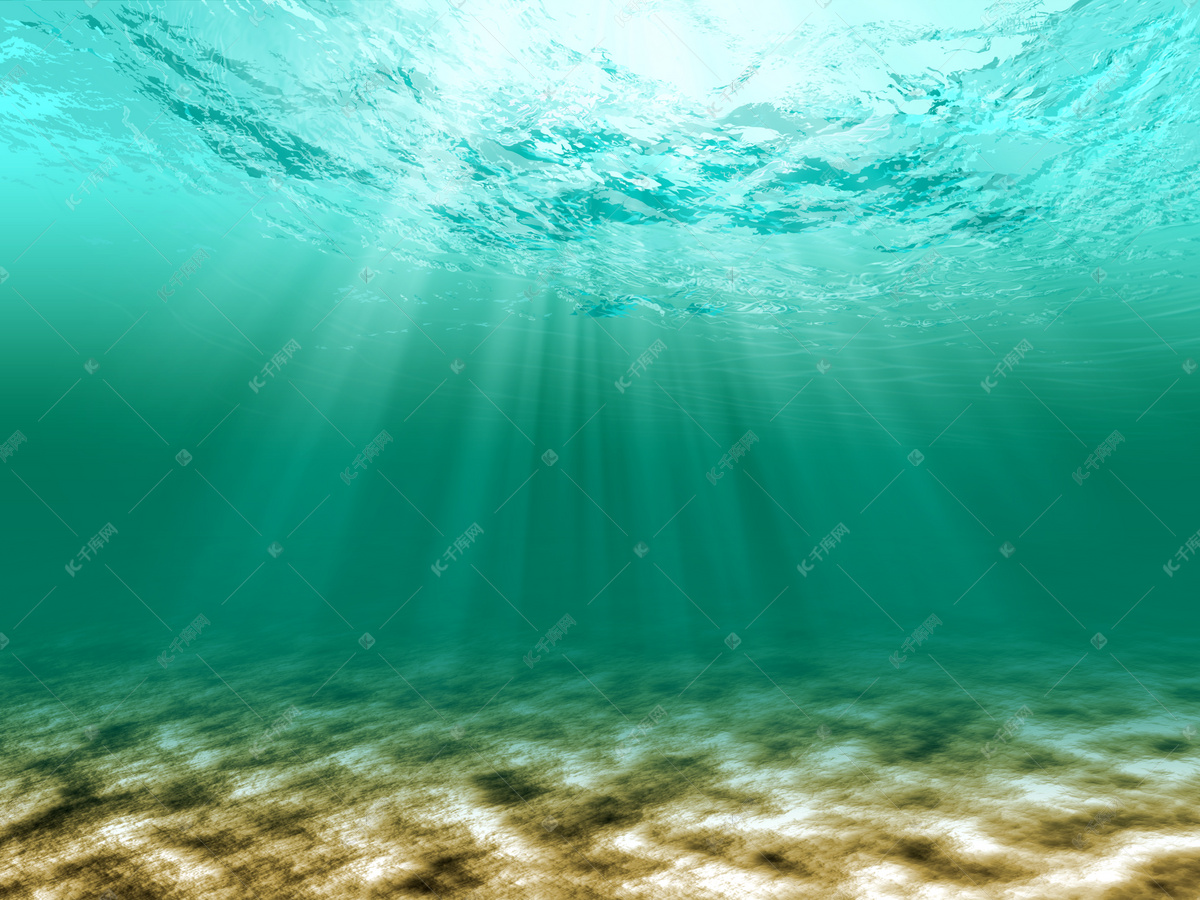蓝色的海洋阳光照射进深蓝的海水神秘探索