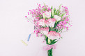 教师白天鲜花室内粉红色花束摄影图配图