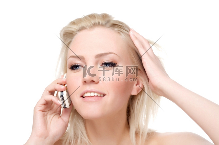 年轻迷人的打电话，白色背景人物特写美女高清摄影大图 千库网