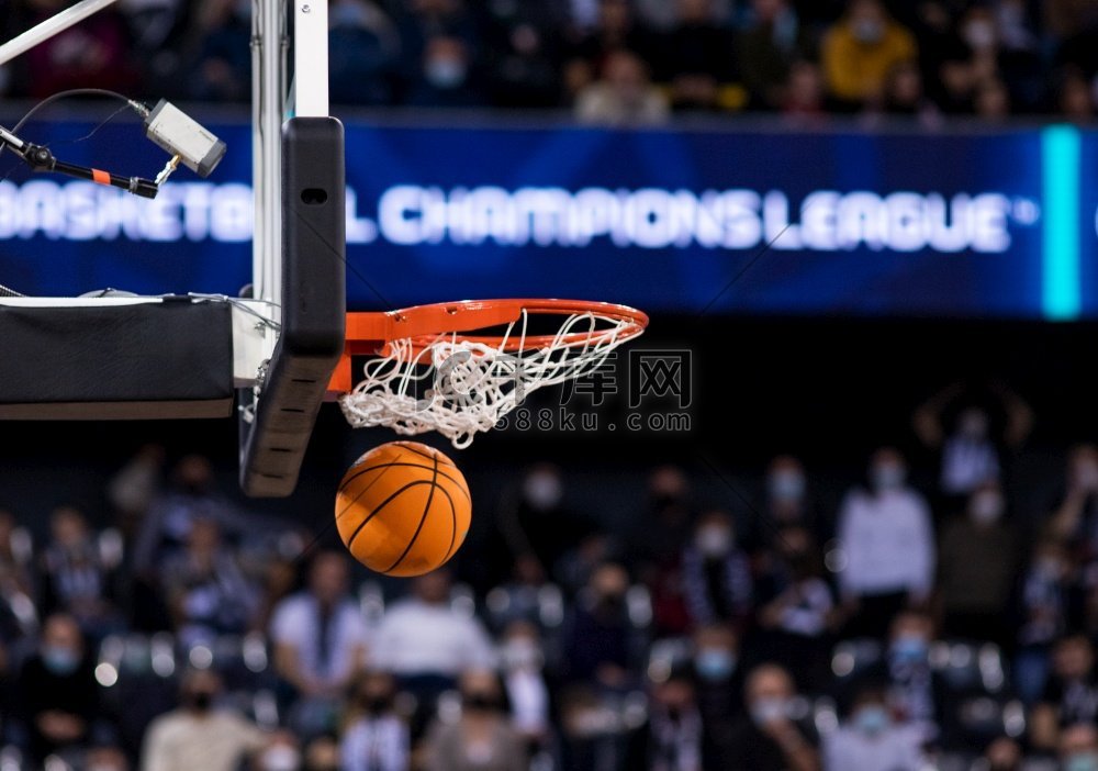 篮球比分捷报传来主场球队逆转取胜球迷沸腾欢呼