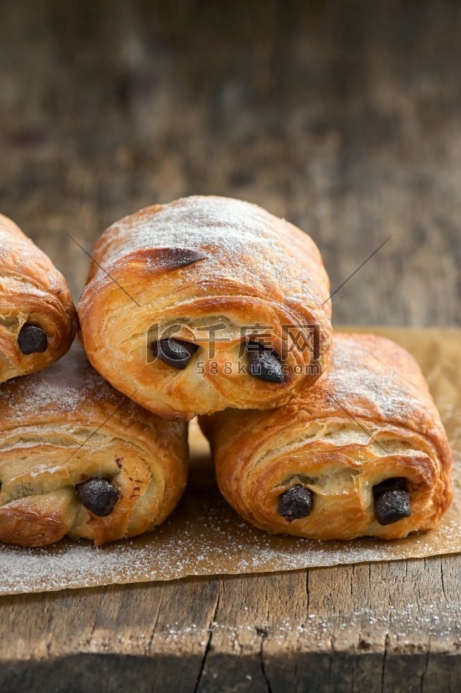 自制巧克力羊角面包 Pain au Chocolat高清摄影大图-千库网