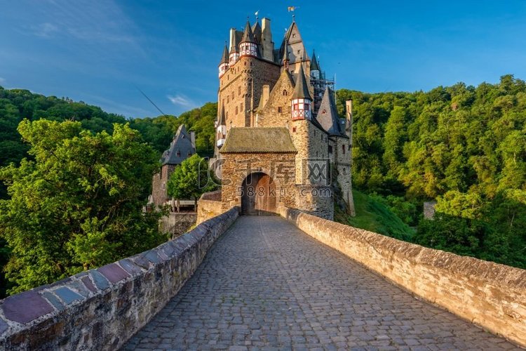 德国莱茵兰普法尔茨州的 Burg Eltz 城堡。高清摄影大图千库网