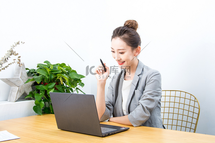 工作的办公室人员高清摄影大图-千库网