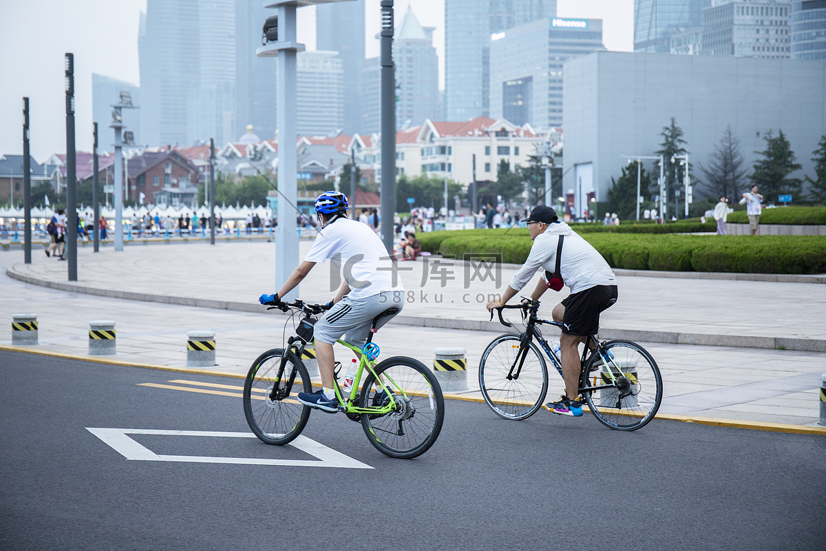 北京新增42+8，地铁公交出行受限！大量市民今早骑行上班__财经头条