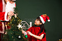 圣诞树圣诞老人圣诞女孩圣诞节圣诞礼物摄影图配图