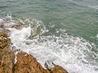 海边下午海水浪花礁石摄影图配图
