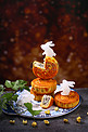 美食中秋蛋黄月饼创意摄影图配图