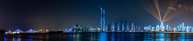 武汉城市建筑夜晚建筑群江景全景全景摄影图配图