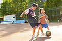 两人儿童摄影白天两个男孩操场开心踢球摄影图配图