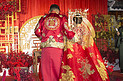 结婚成亲中式婚礼新郎新娘摄影图配图