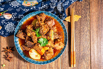 红烧牛肉白天红烧牛肉室内红烧牛肉摄影图配图