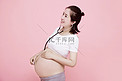 孕妇三胎妈妈孕妇人像摄影图配图