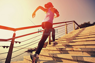 跑步呼吸困难图片素材_跑步运动员跑上楼梯