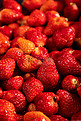 草莓营养水果美食背景摄影图配图