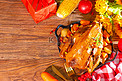 感恩节白天烤鸡室内鸡肉摄影图配图
