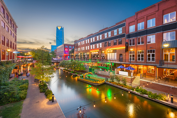 奥克拉荷马市, 俄克拉何马州, 美国城市景观在黄昏 Bricktown.高清摄影大图千库网