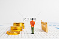 商务金融棚拍微距小人金算盘和金币之间站着摄影图配图