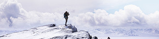 雪山云海攀登企业励志白天雪山攀登雪山攀登摄影图配图