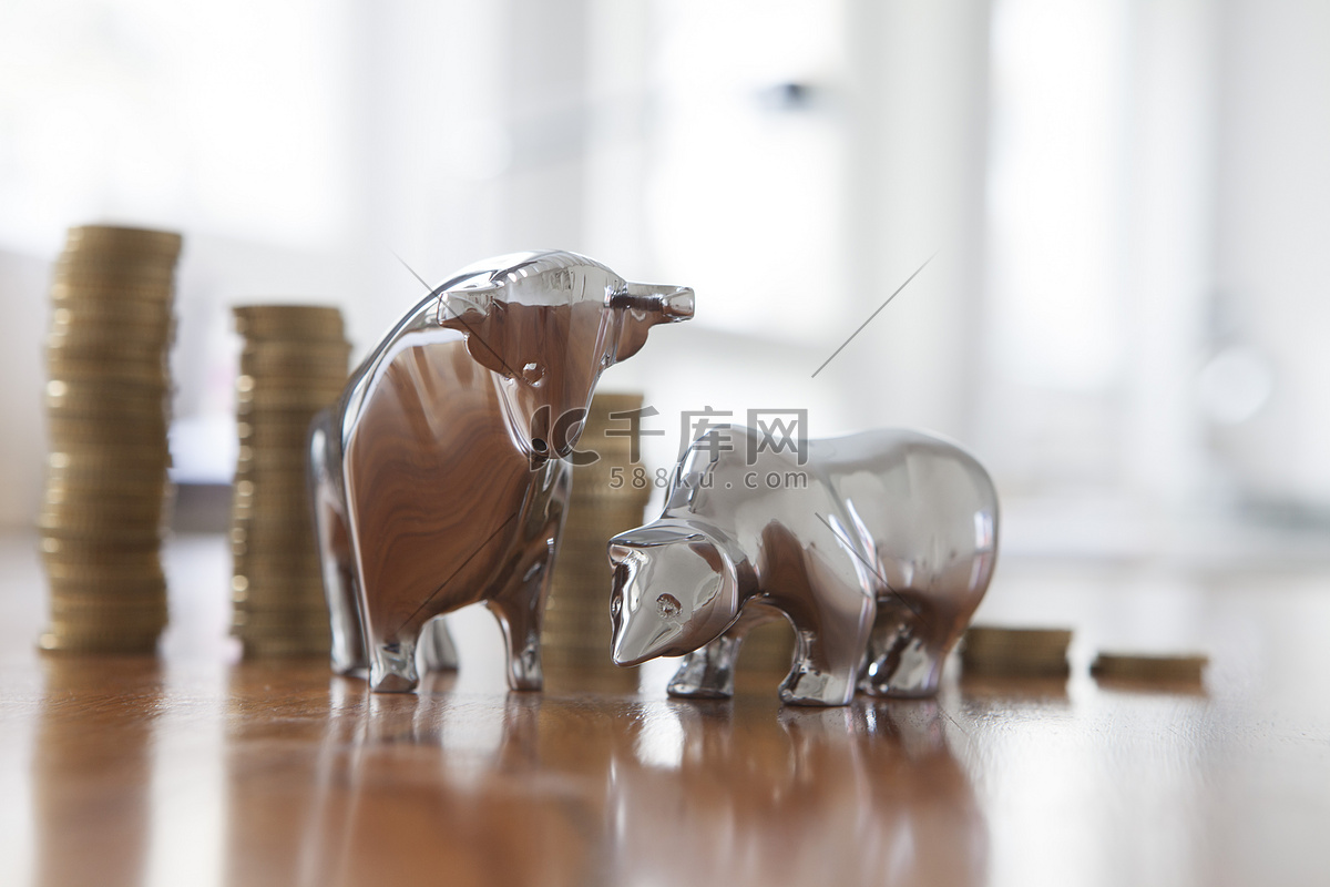 牛市和熊市的雕像高清摄影大图-千库网