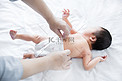 婴儿护理母婴新生婴儿人像三胎摄影图配图