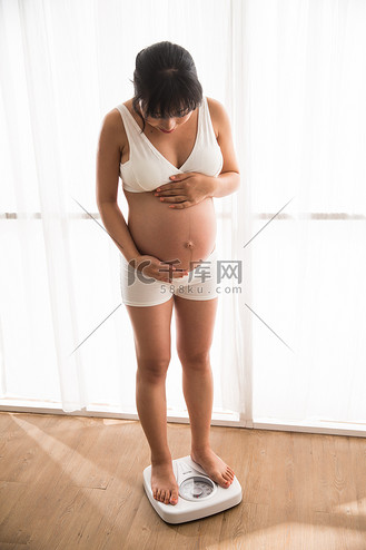 孕妇称体重