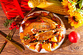 感恩节白天烤鸡室内鸡肉玉米摄影图配图