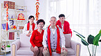 春节拜年人像家庭一家人摄影图配图