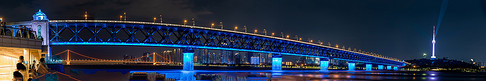 武汉城市建筑全景夜晚建筑长江大桥全景摄影图配图