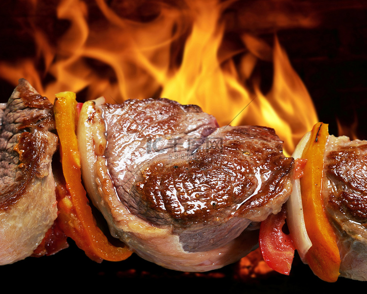 烧烤上火焰状热高清摄影大图-千库网